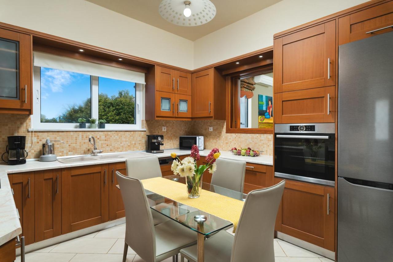 Cedar Tree Villa Kounoupidhianá エクステリア 写真